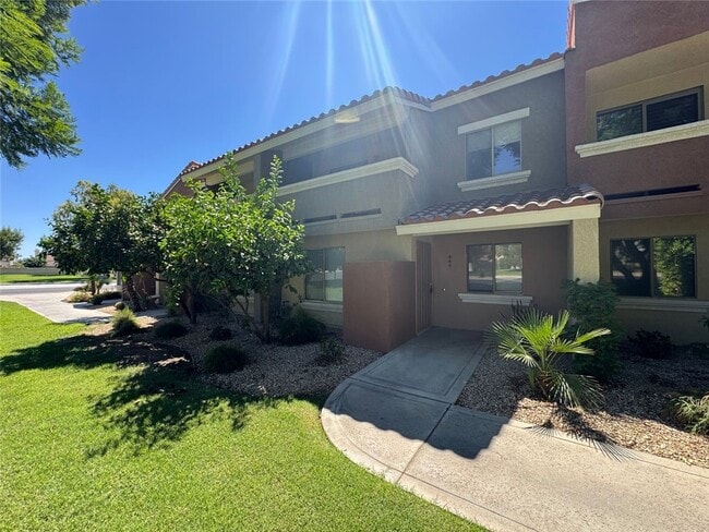Primary Photo - 440 Tava Ln