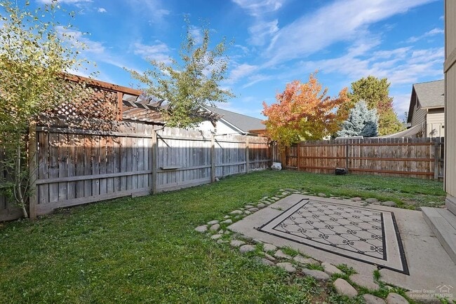 Building Photo - 145-MHH1145 N Tamarack St