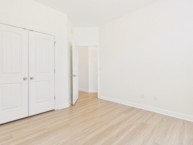 Building Photo - 602 Princess Anne Cir