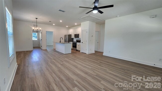Building Photo - 1818 E Greenbriar Rd