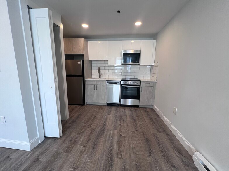 Building Photo - 125 Park Dr