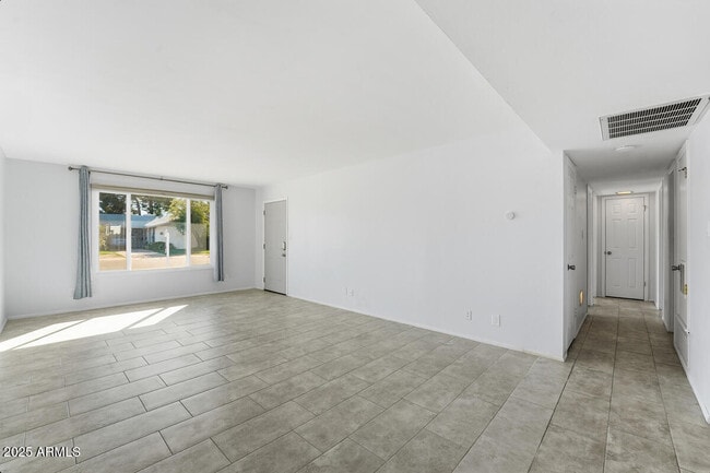 Building Photo - 1644 E Broadmor Dr