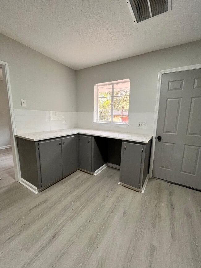 Building Photo - 962 Hanover Dr