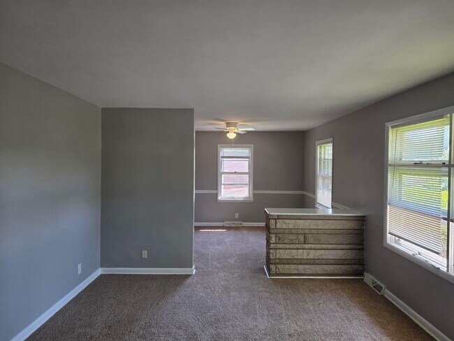 Building Photo - 1728 Shenandoah Dr