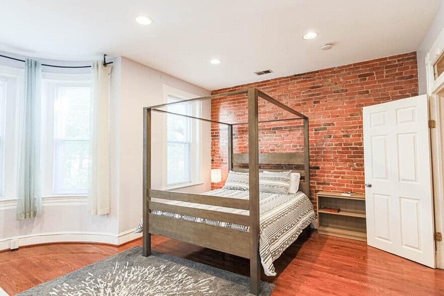 Building Photo - 49 Quincy Pl NE