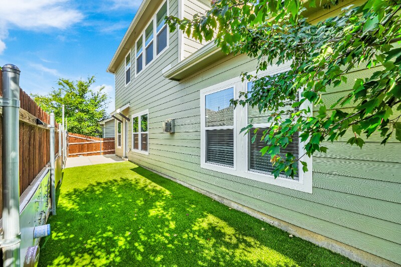 Building Photo - 2113 Paxton Way