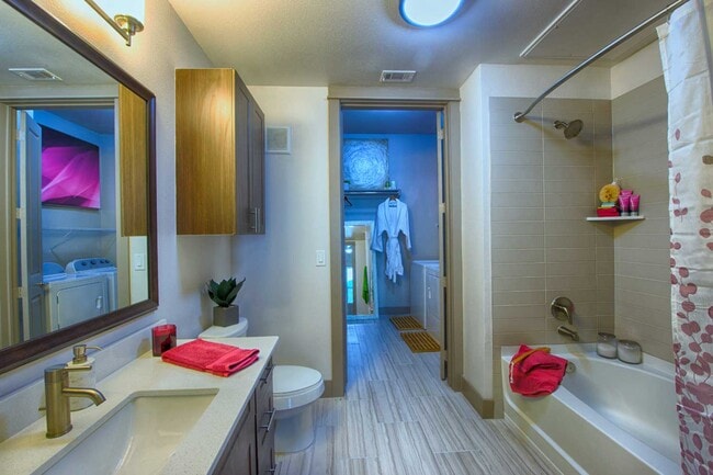 Building Photo - Sleek, Stylish, $1,000 Off