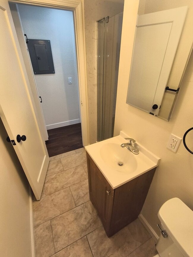 Building Photo - Newly Remodeled Spacious 1BD/1BTH Located In Hayward Near Mission Blvd!!!