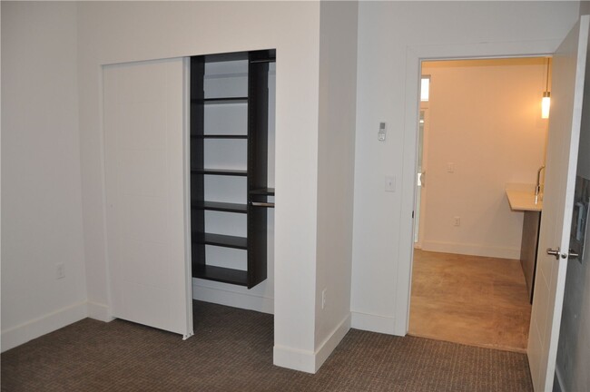 Building Photo - 1 bedroom 1 bath in SLC!