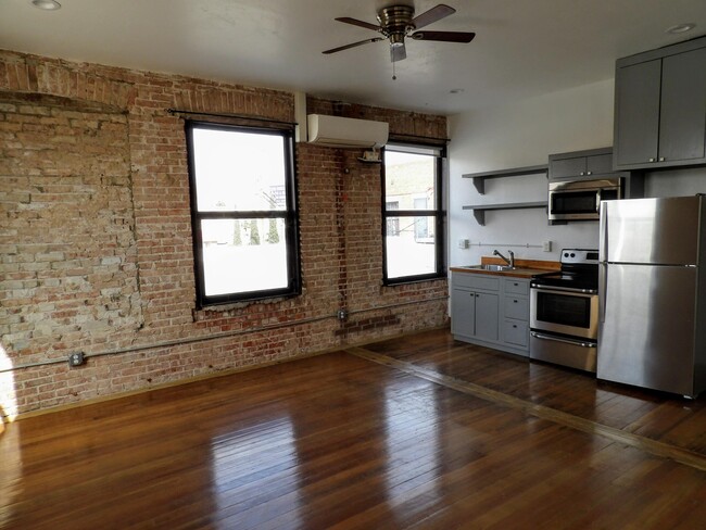 Building Photo - 801 N Piedras St