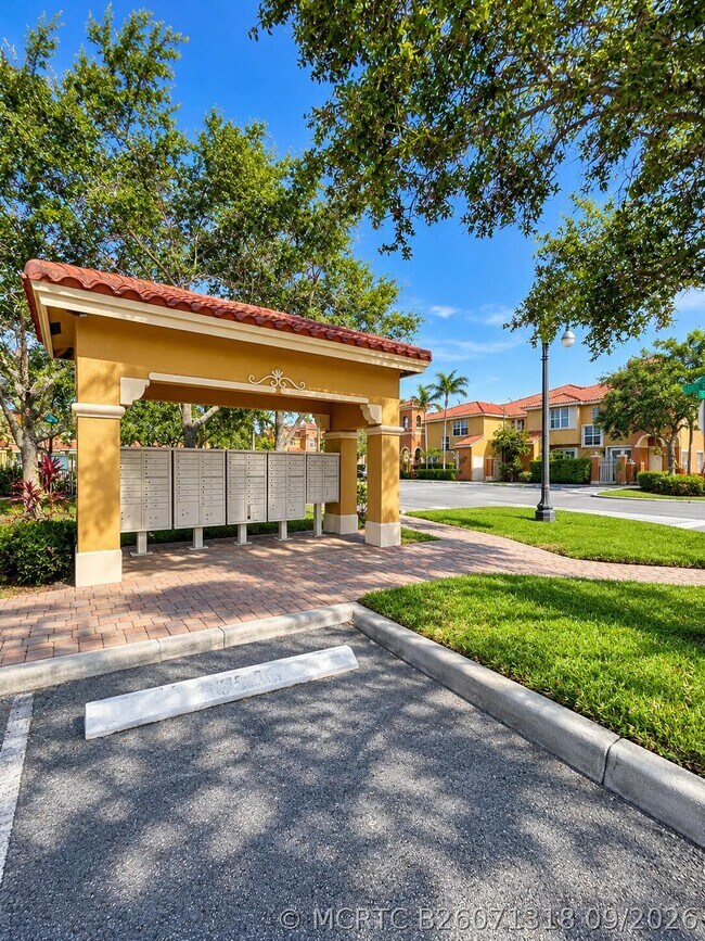 Building Photo - 906 SW 143rd Ave