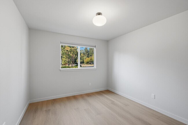Building Photo - 13905 121st Ave NE