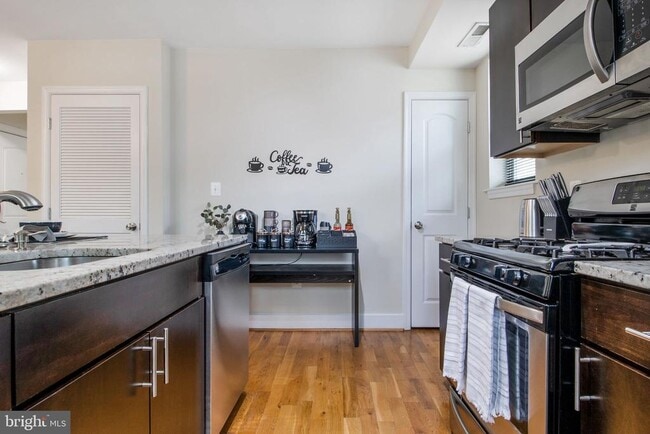 Building Photo - 417 18th St NE