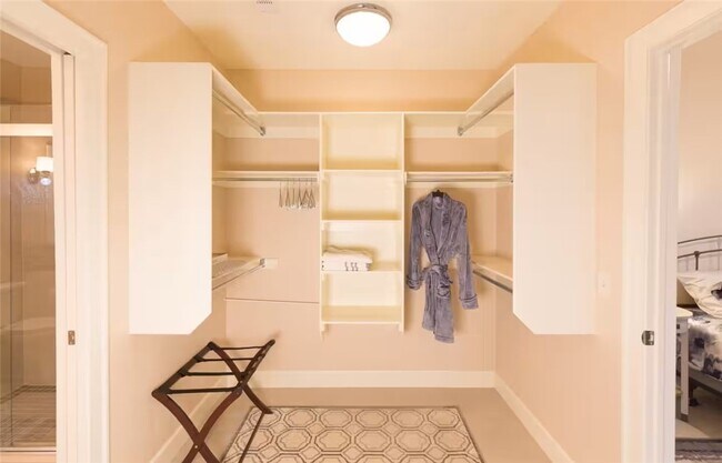 Building Photo - 212 SE A St