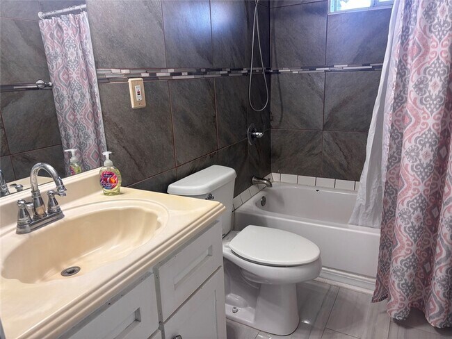 Building Photo - 1310 Harris Way