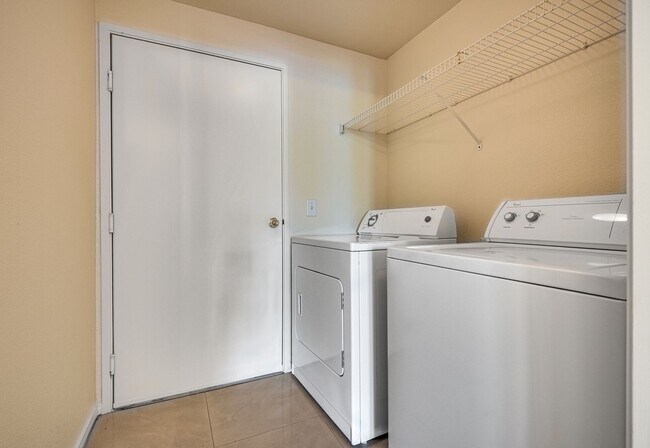 Building Photo - 2 bedroom - 2 Bath - 2 car Garage - Gated ...