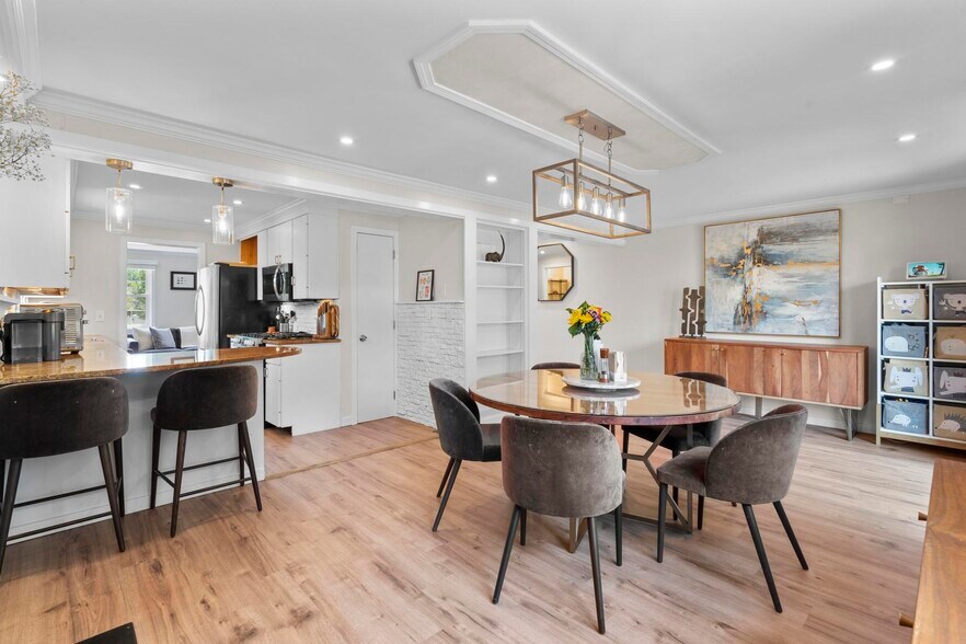 Building Photo - 26 Linden St