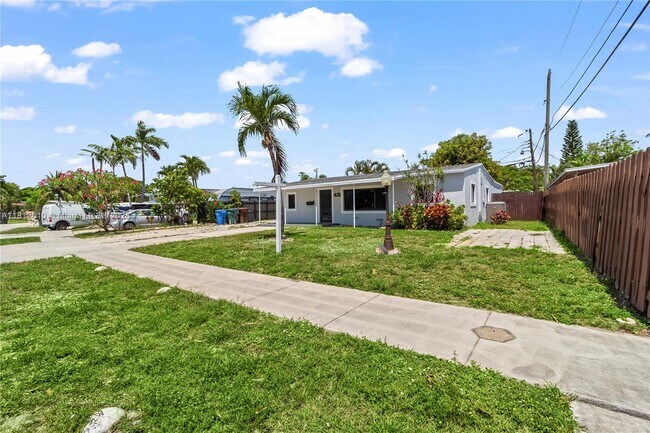 Building Photo - 431 NE 58th Ct