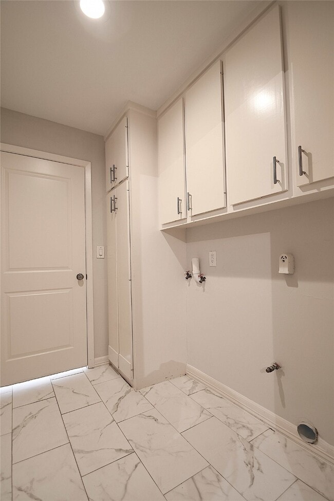 Building Photo - 9243 Friendship Rd