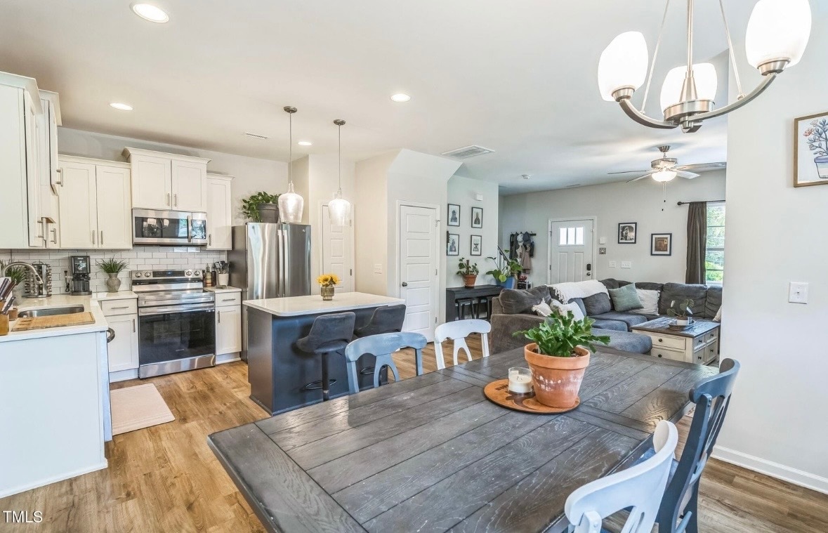 Building Photo - 647 N Hardee St