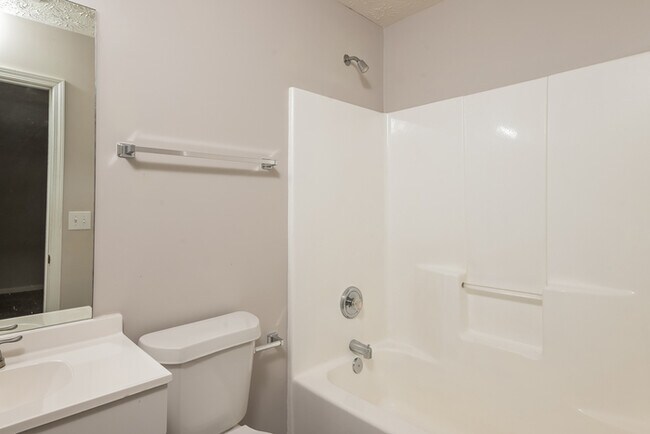 Building Photo - Fantastic 3bd/2ba home! Let yourself in!