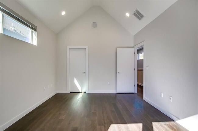 Building Photo - 3211 Aldwyche Dr