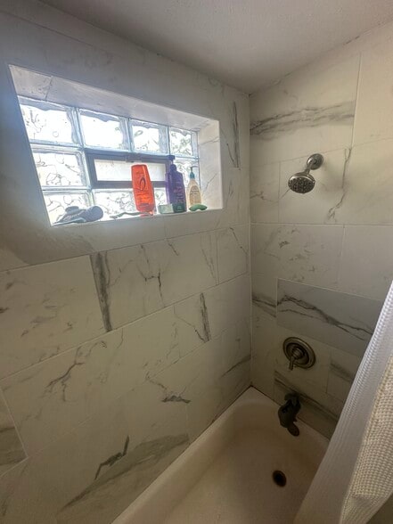 shower - 623 S 33rd St