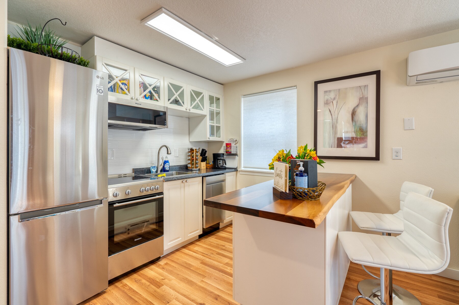 Building Photo - 1676 SE Marion St