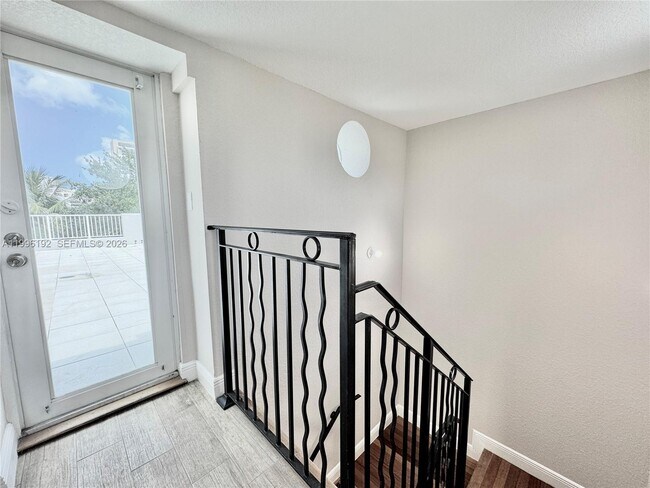 Building Photo - 504 SW 4th Ave