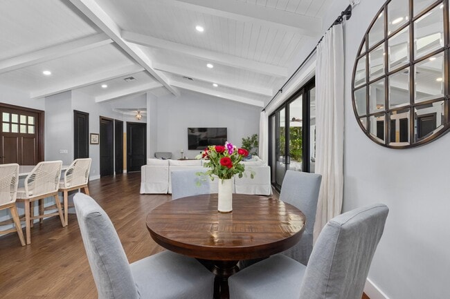 Building Photo - 940 Greenbriar Dr