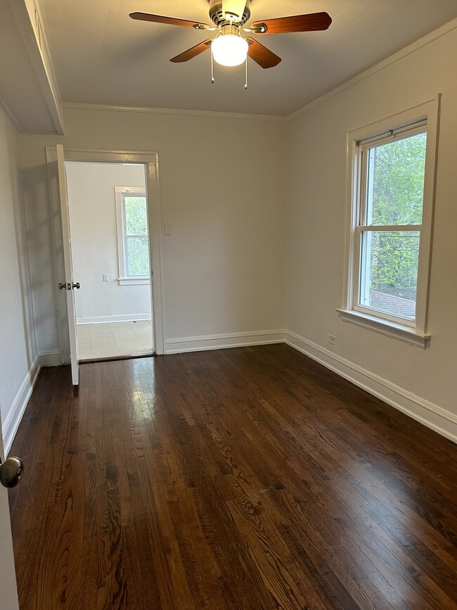 Building Photo - 2739 W Lunt Ave