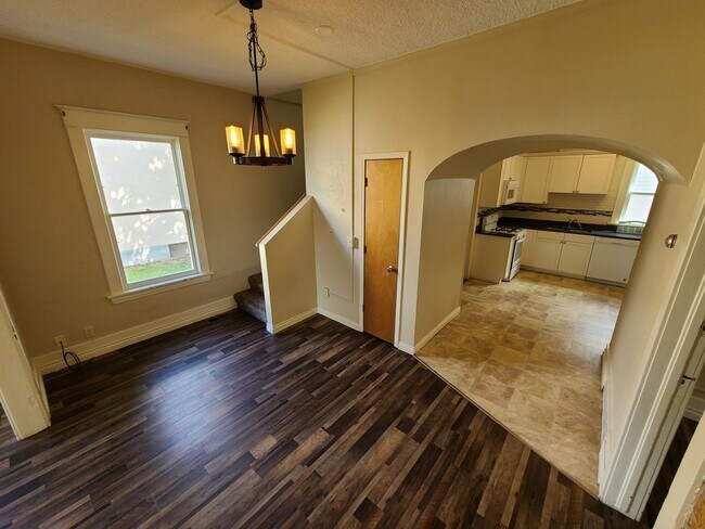 Building Photo - Sherwood Duplex and House