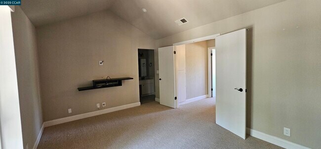 Building Photo - 1597 Ashwood Dr