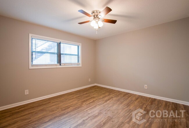 Building Photo - 886 St Charles Ave NE