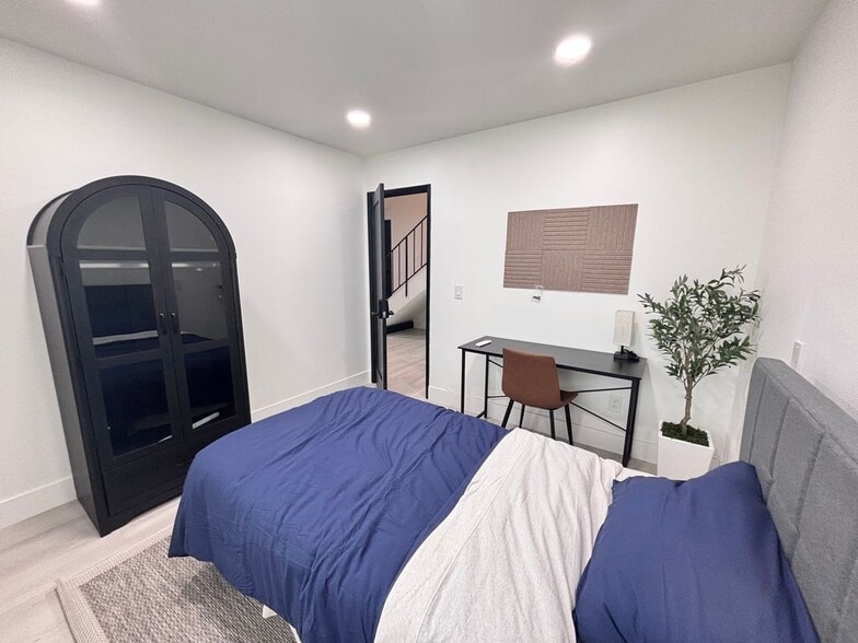 Building Photo - 270 W Blaine St