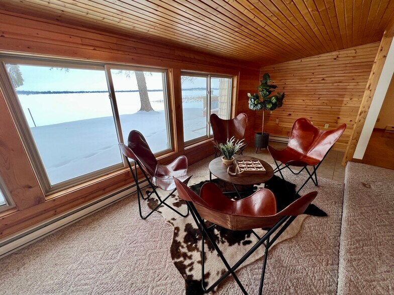 Building Photo - 14555 Breezy Point Rd