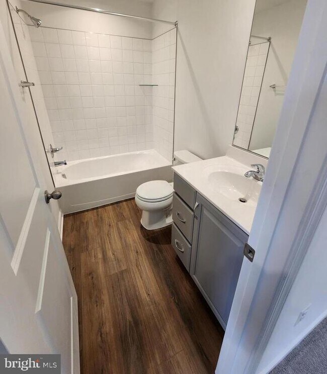 Building Photo - 500 Husky Trl