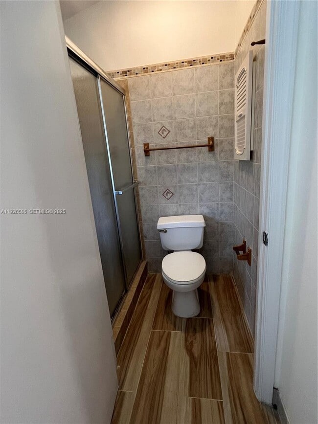 Building Photo - 11383 Lakeview Dr