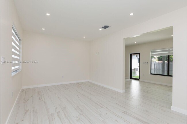 Building Photo - 5641 SW 67th Ave