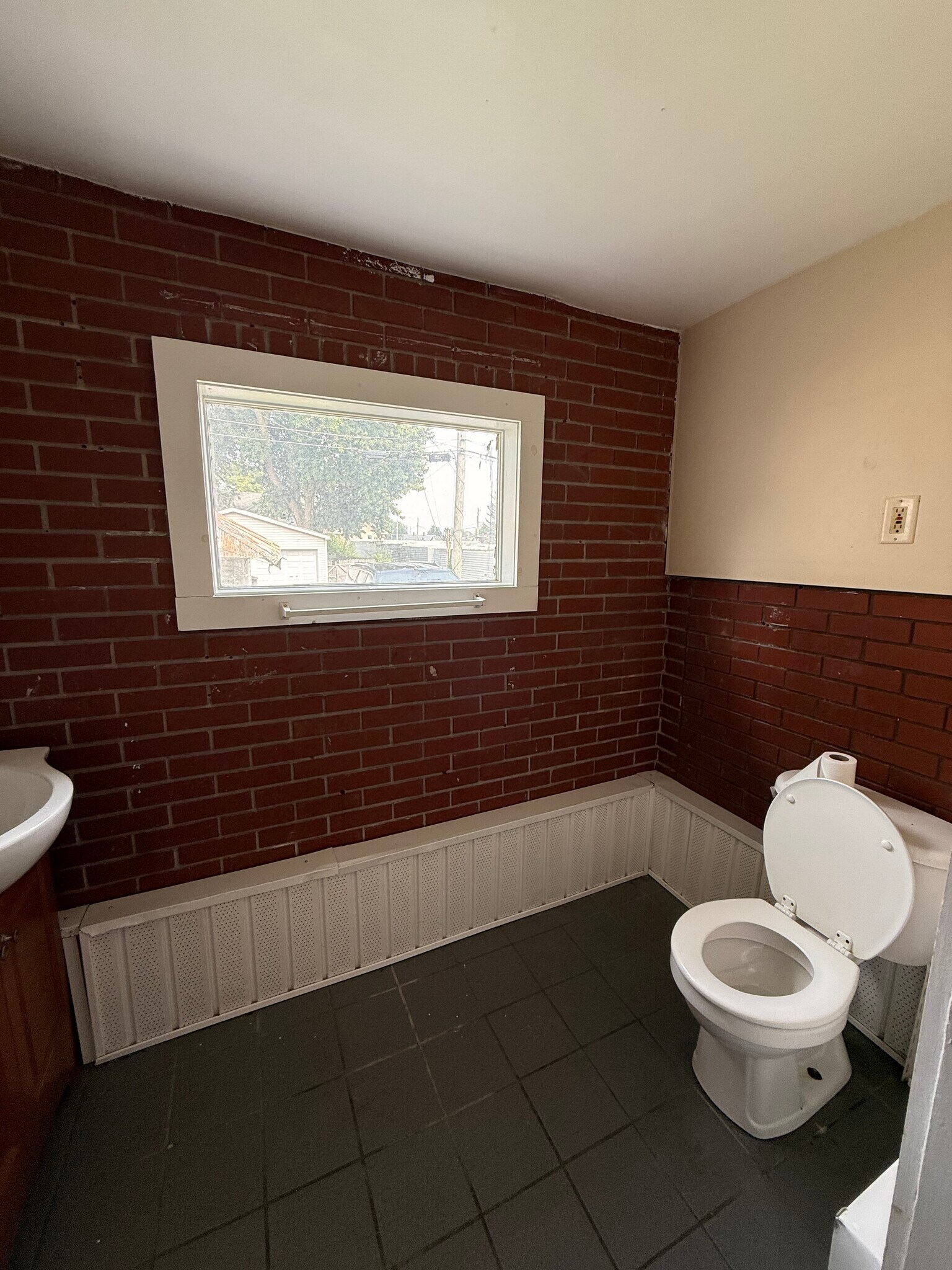 Building Photo - 1610 Kelly Dr