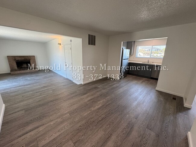 Building Photo - Beautifully Updated 3-Bedroom Home with Sp...
