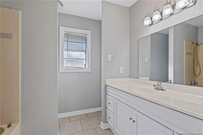 Building Photo - 1501 Meadow Dr