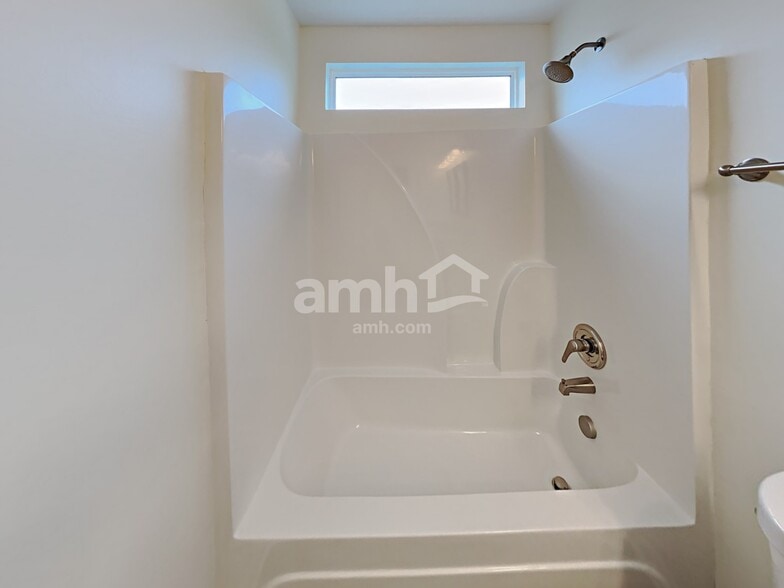 Building Photo - 108 Windyhill St