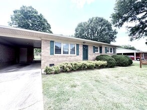 Building Photo - 2623 Sherry Ln