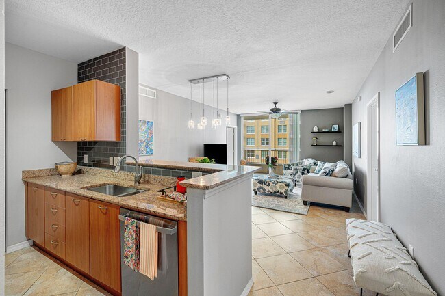 Building Photo - 700 E Boynton Beach Blvd