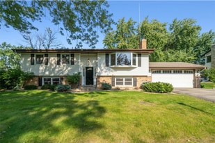 Building Photo - 13020 Lakeview Dr