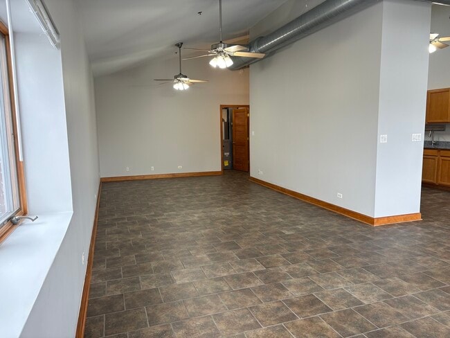 Building Photo - 16649 Oak Park Ave