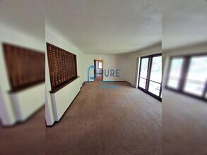 Building Photo - Beautiful Burnsville 3 Bedroom / 2 Bath Ho...