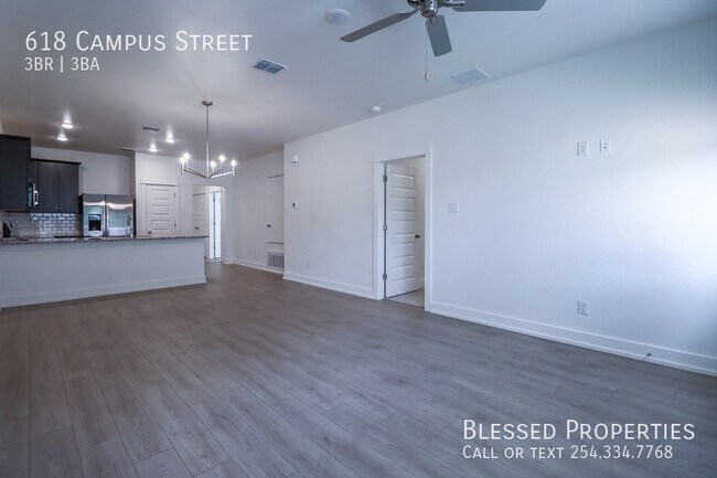 Building Photo - 618 Campus St