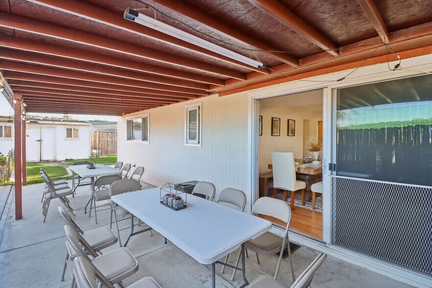 Building Photo - 606 Carlsbad St